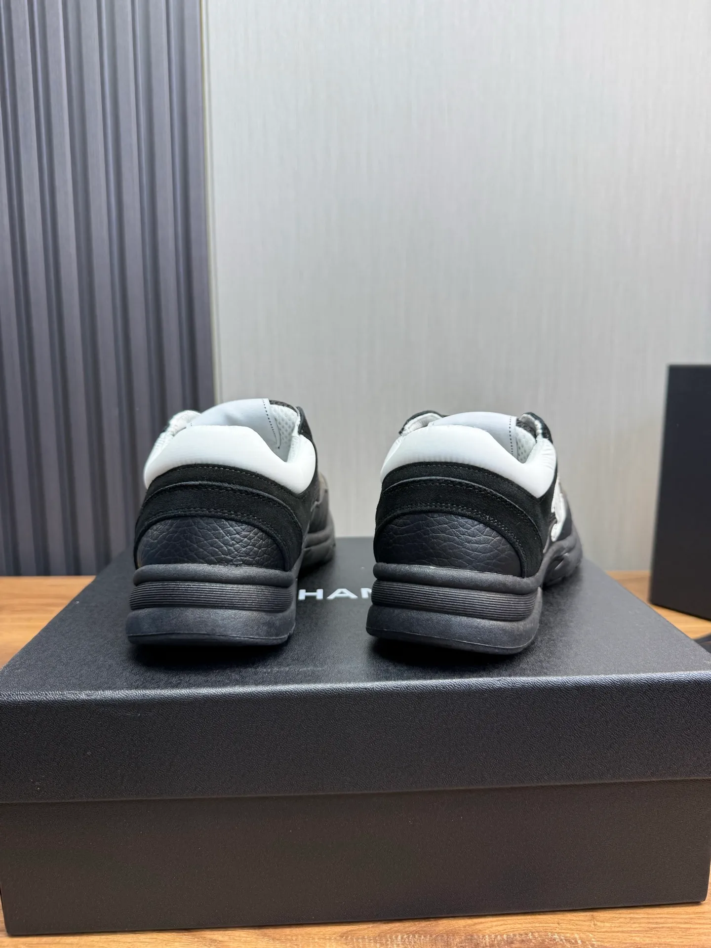 Men's men's shoes 💰600💰 Chanel Chanel 25A latest couple's white shoes casual sports shoes skate shoes 🩷💚 original purchase and development production Xiaoxiang C Home counter another super hot model, loved by Internet celebrity bloggers and ladies, various praises on social platforms, super popular and high quality 😍😍 latest material classic black and white color matching The upper foot is full of fashion 🎊🎊 ▪️Material: Original customized imported cowhide material ▪️Inner lining: Customized mesh ▪️Sole: Original open-molded TPU non-slip outsole ▪️Size: 35-44